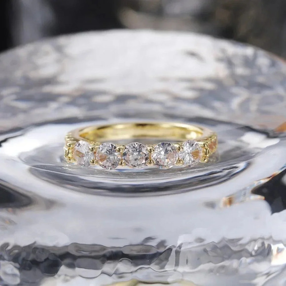 🌸14K GOLD PRONG ROUND CUT MOISSANITE 5 STONE ENGAGEMENT RING, K750 - Picture 2 of 7